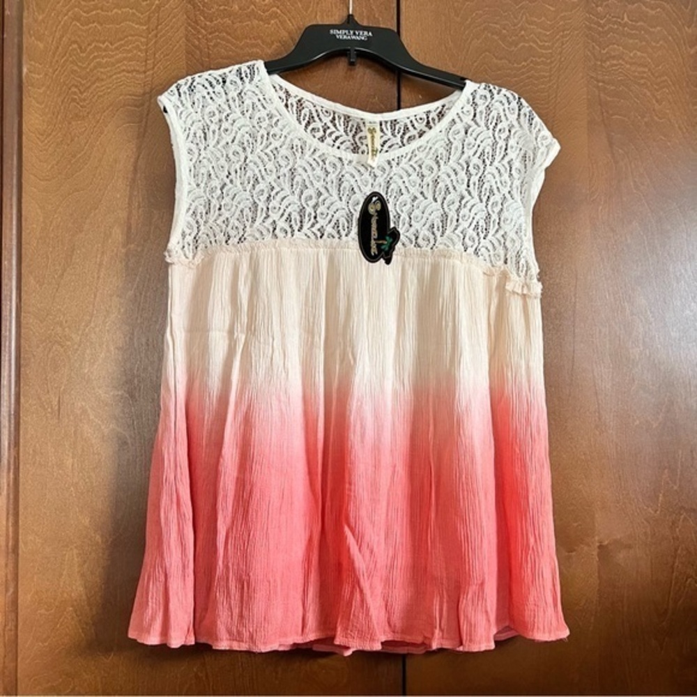 Shoreline Boutique NWT Item Ombré, Lace upper Top S/M Relaxed Fit Cream/Peach❤️